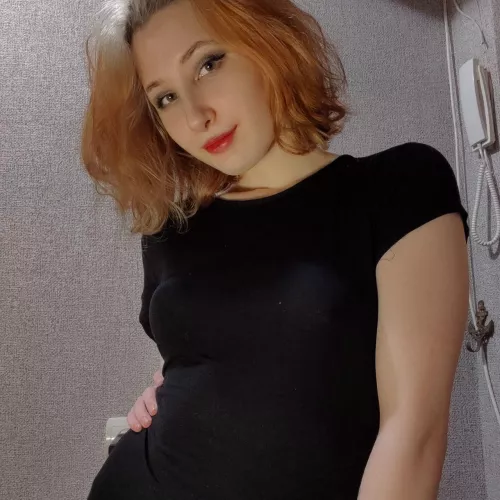 Is black much better without bra? 😏