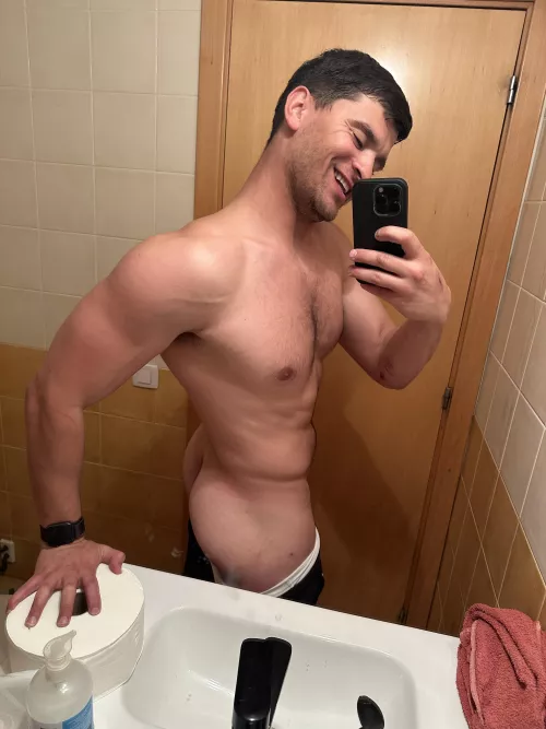 I've been missing for days but I know this photo fixes everything and you're going to love it🤞🏻😈