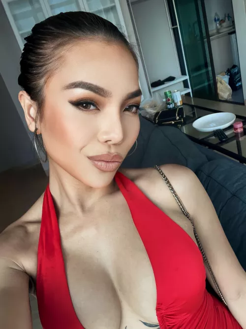 Looking for someone to make this night one for the ages? 💫