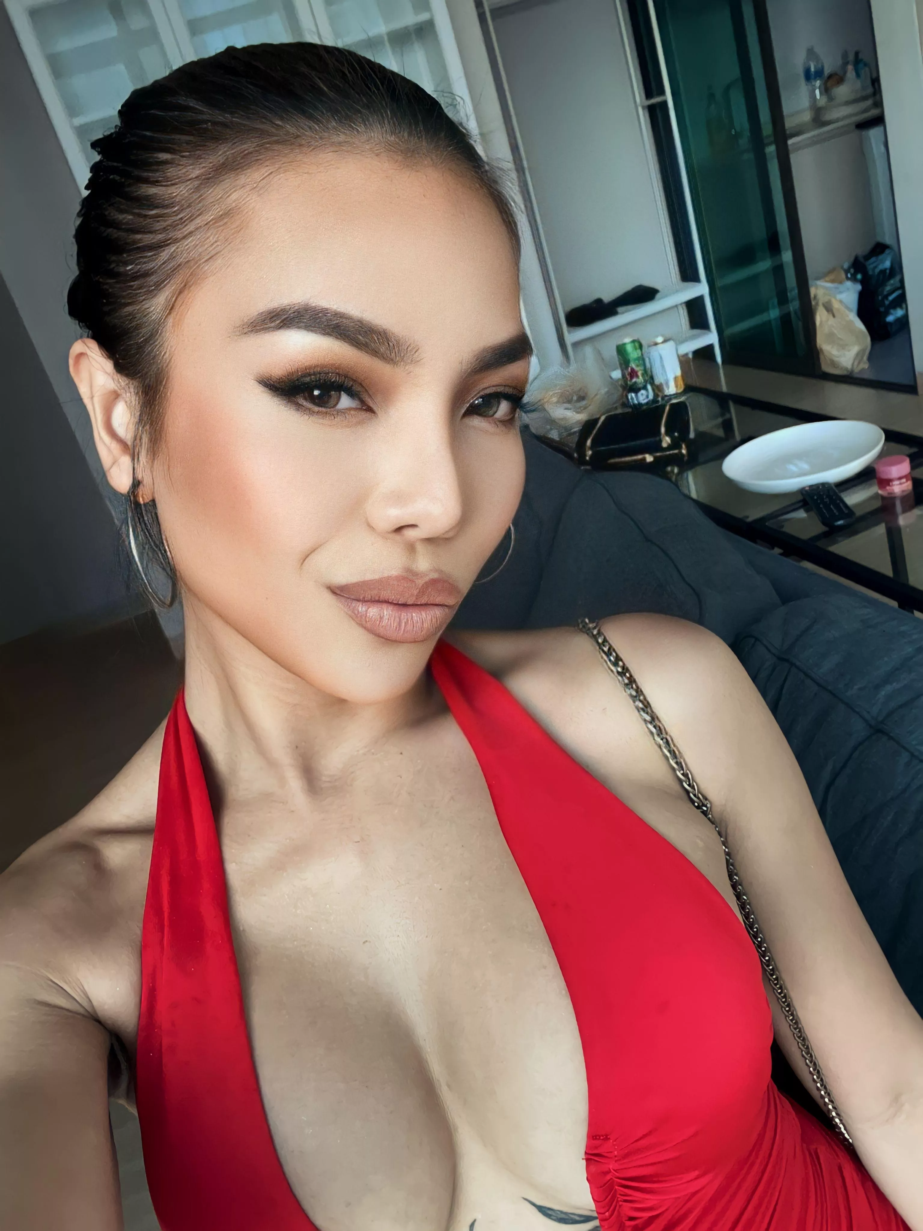 Looking for someone to make this night one for the ages? 💫