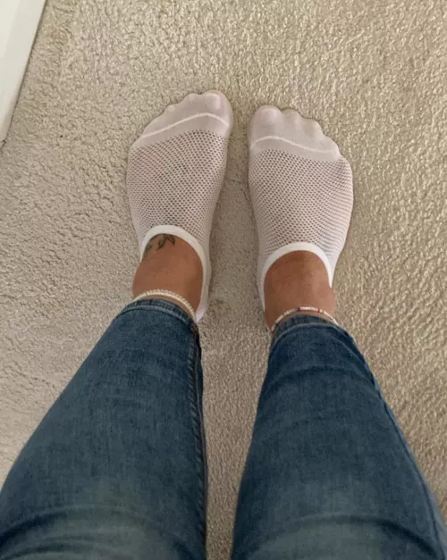 Love how these [F]eel on my feet, also love that you can still see my fresh pedi while I wear them