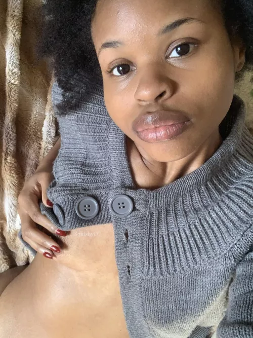 Love these dark red nails xx