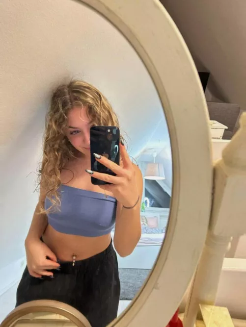 my croptop looks blue, like the sky