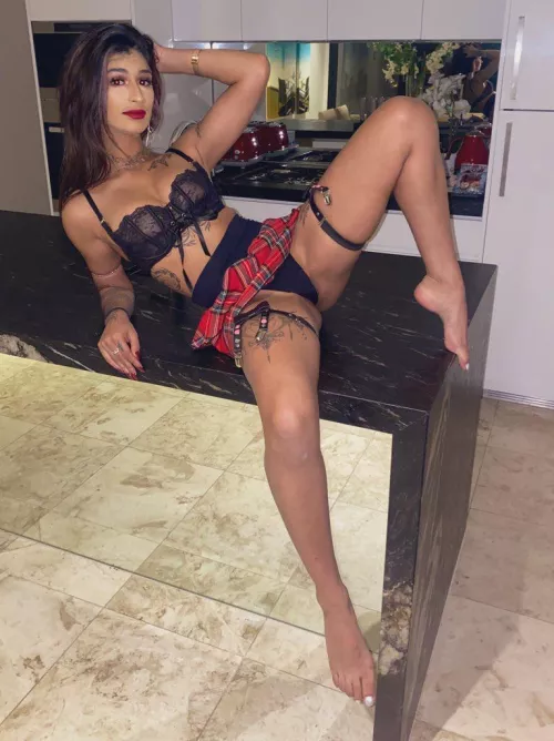 My roommate doesn't like when I take sexy pics, would you mind?