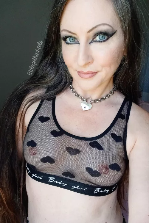 real goth milf over 40 that loves for you to watch (F43)