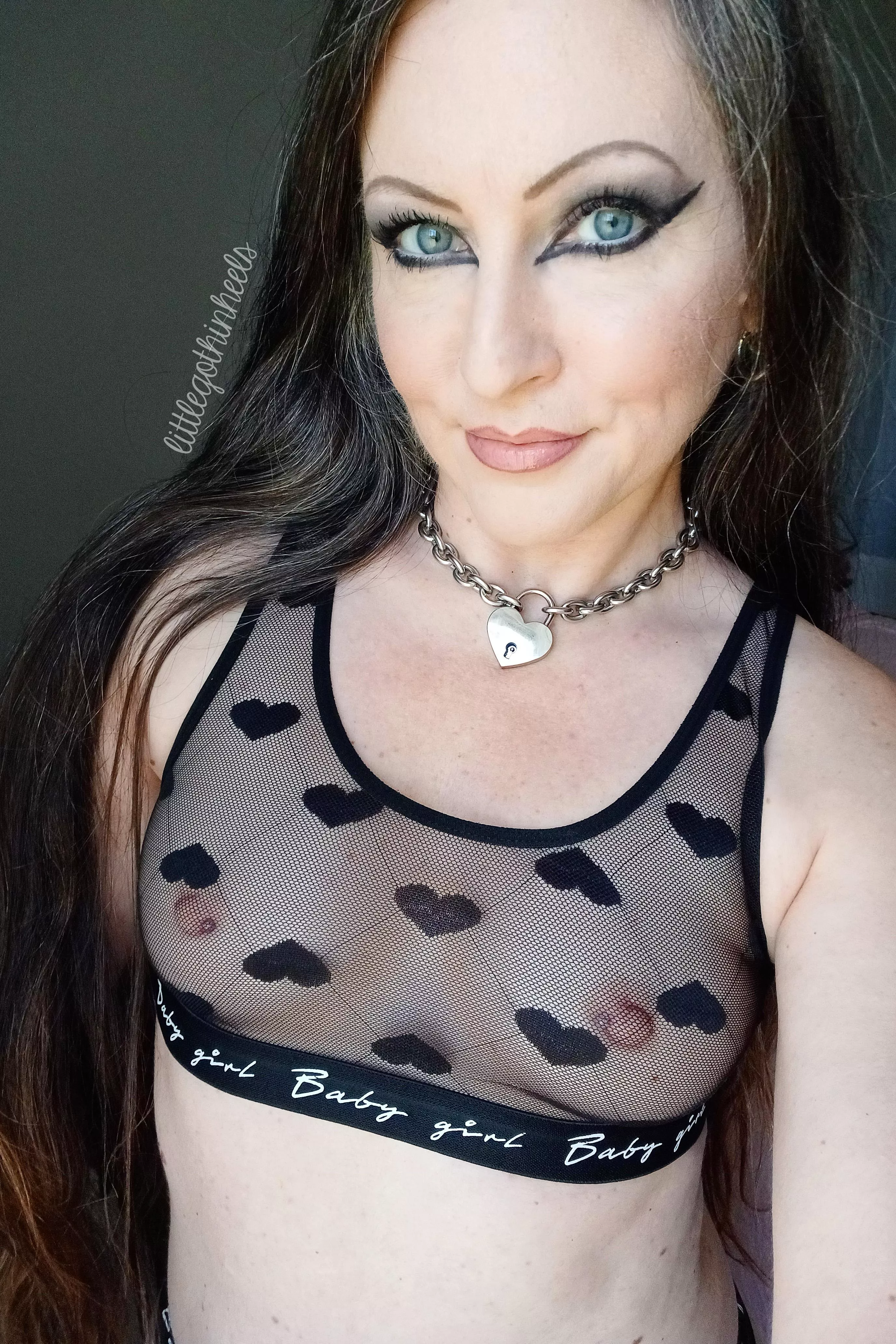 real goth milf over 40 that loves for you to watch (F43)