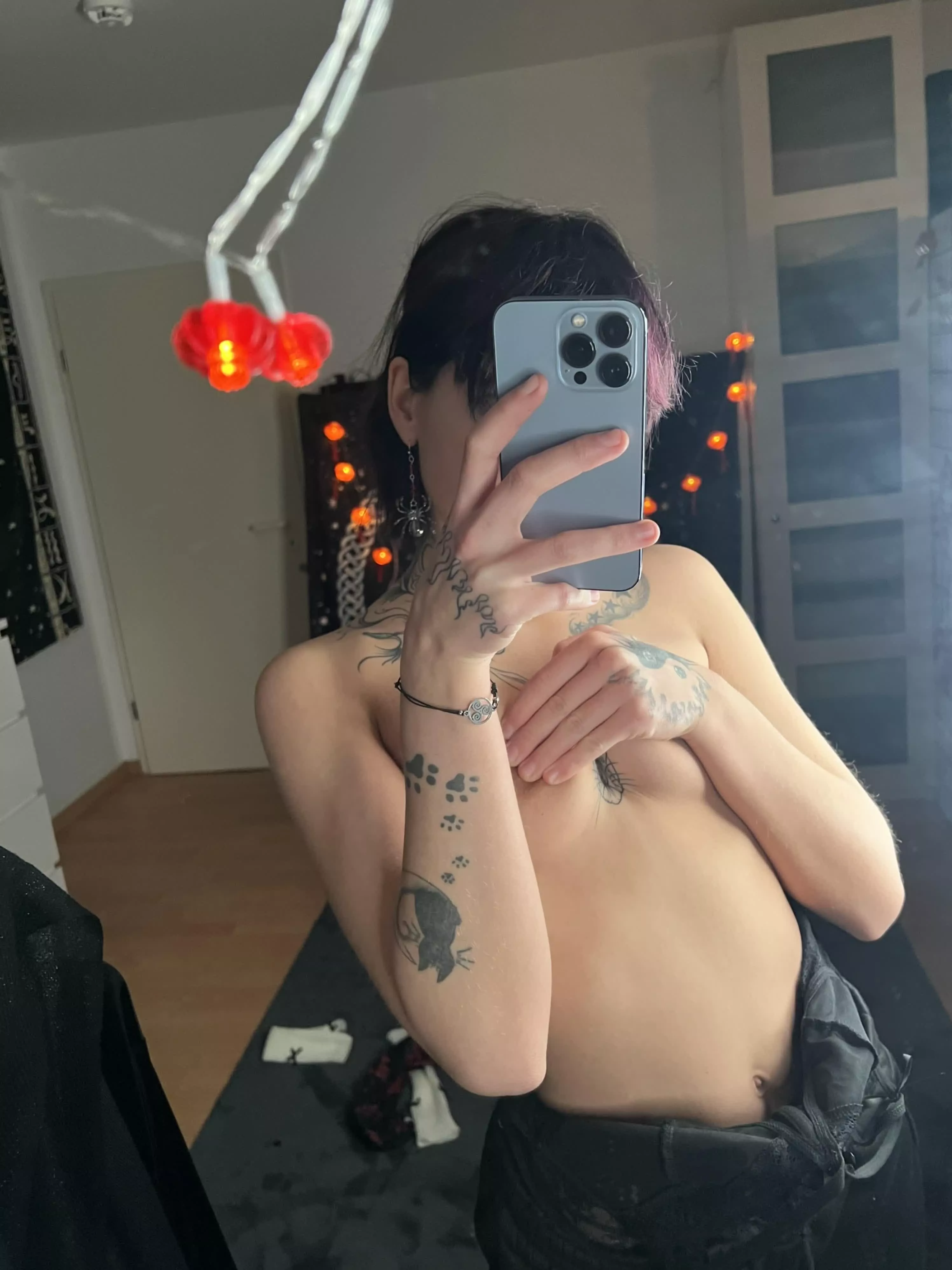 Sending nudes to random dude lmk if u want one