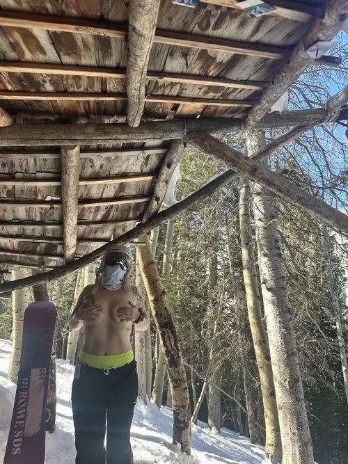 snowboarding date hand bra ;)