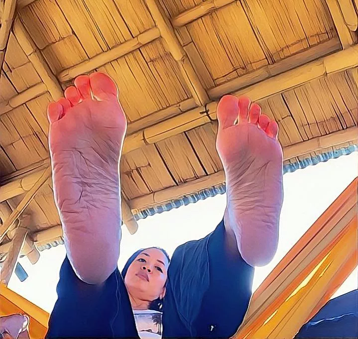 These days get so long, and I got nothing to do. I wanna be entertained. 