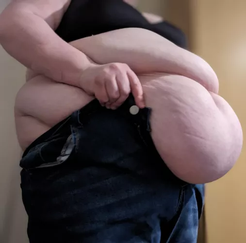 These jeans fit me 2 summers ago. Proud of my gains 🐷