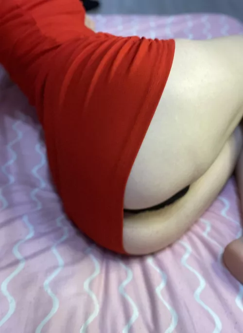 Thick thighs to make your dick rise :3