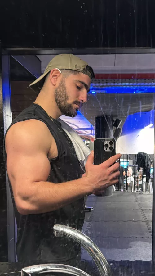 This mirror is dirty as your mind 🤭