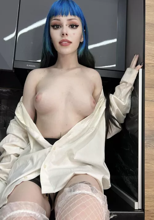 Those leg nets are so sexy, I think.