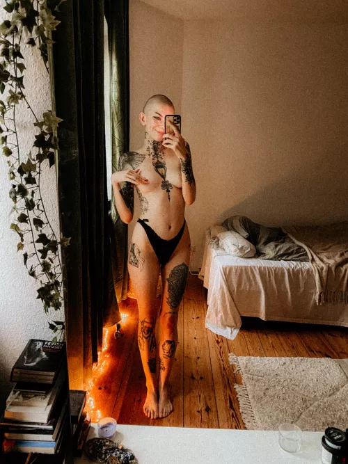 Tomorrow I’ll get a head tattoo so excited <3 