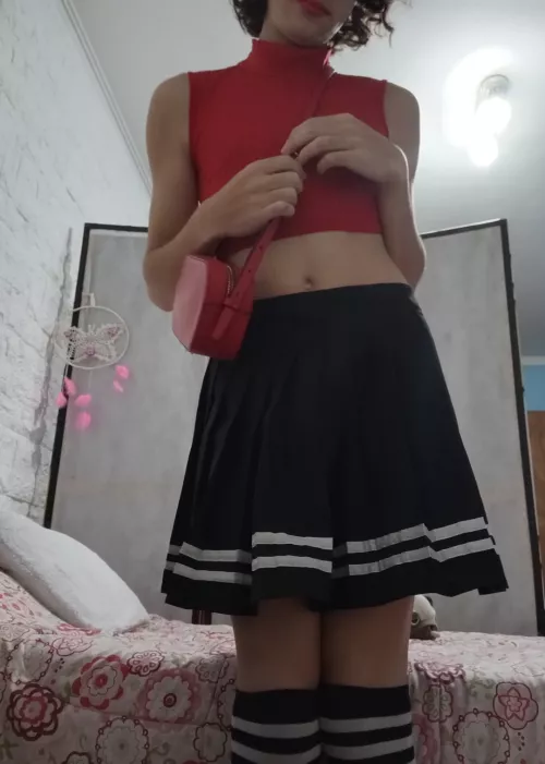 Who wanna hang out? >~<