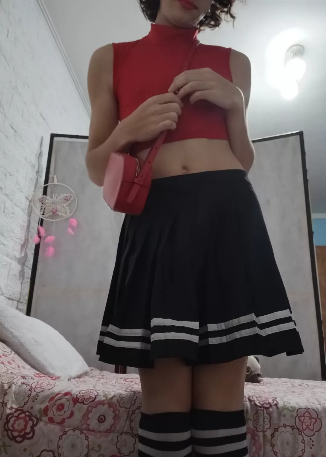 Who wanna hang out? >~<