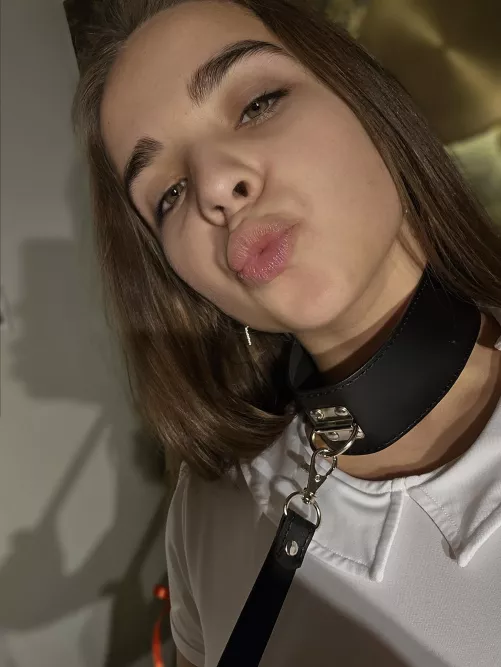 Will you teach me how to properly handle this leash? [F]