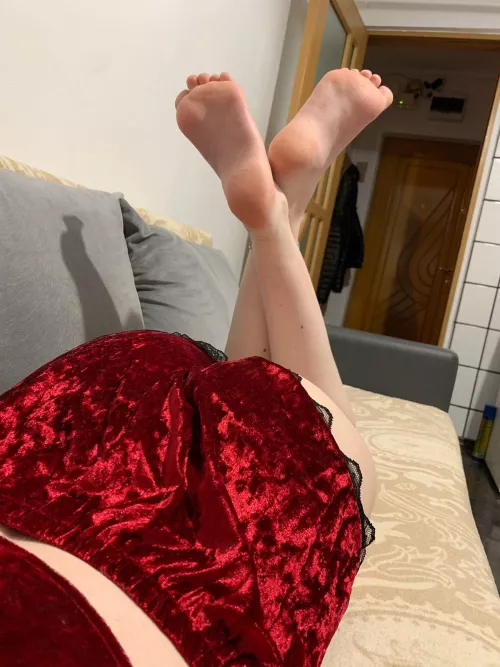 Would you kiss and lick my feet on the first date?