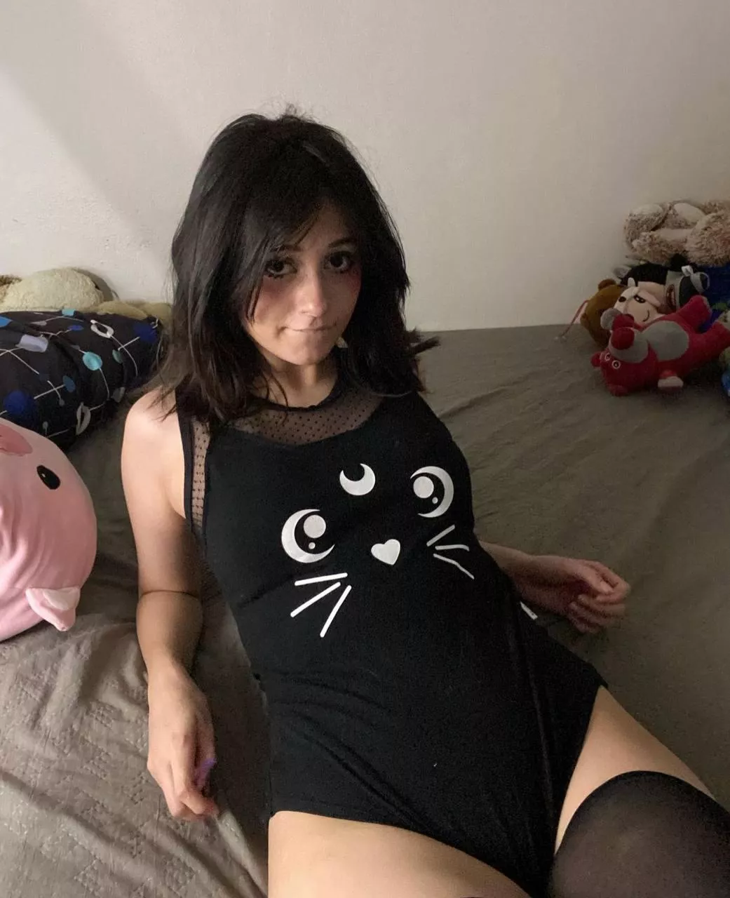 18, 4'10, 90lbs... Am I too small for older men? (18F)