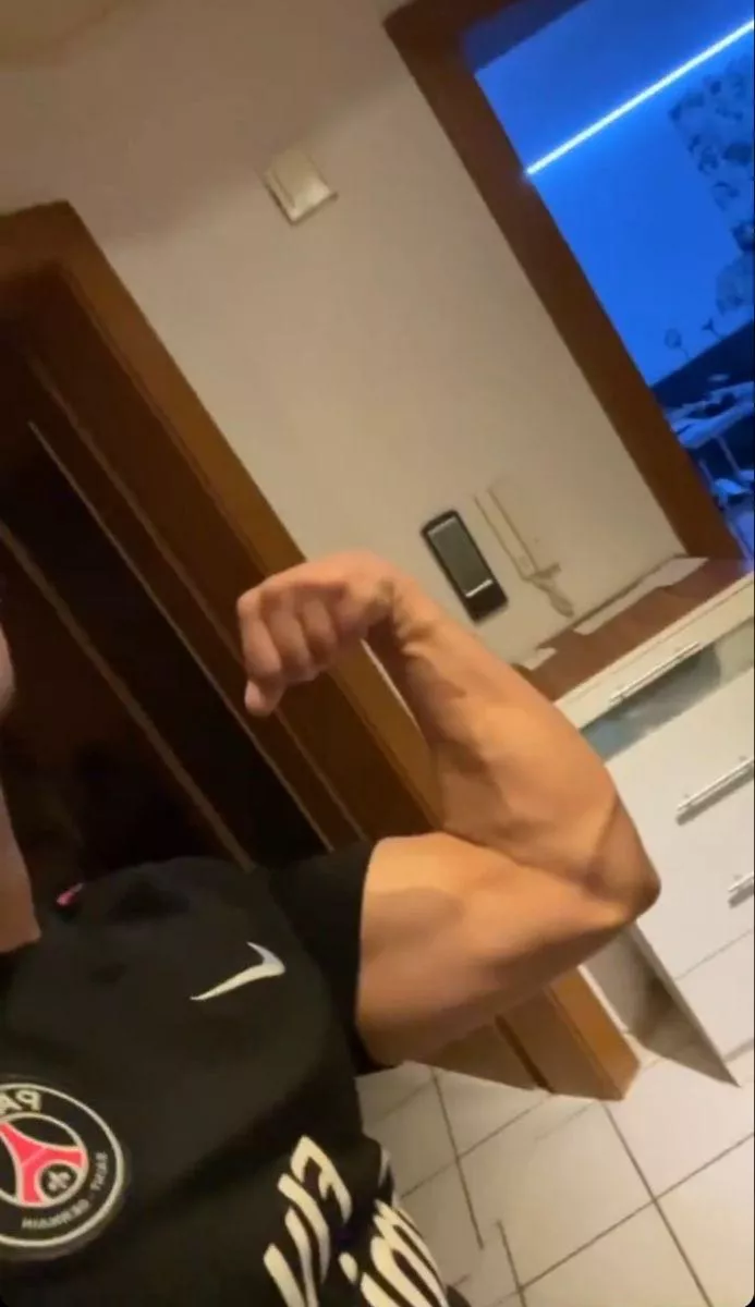 18 looking for cute femboys jakekkk2 add and send a snap