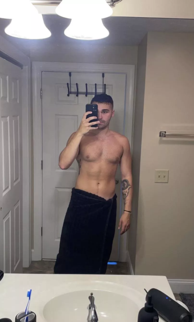 23 m college. Muscular or hung bros add:  mtl3002