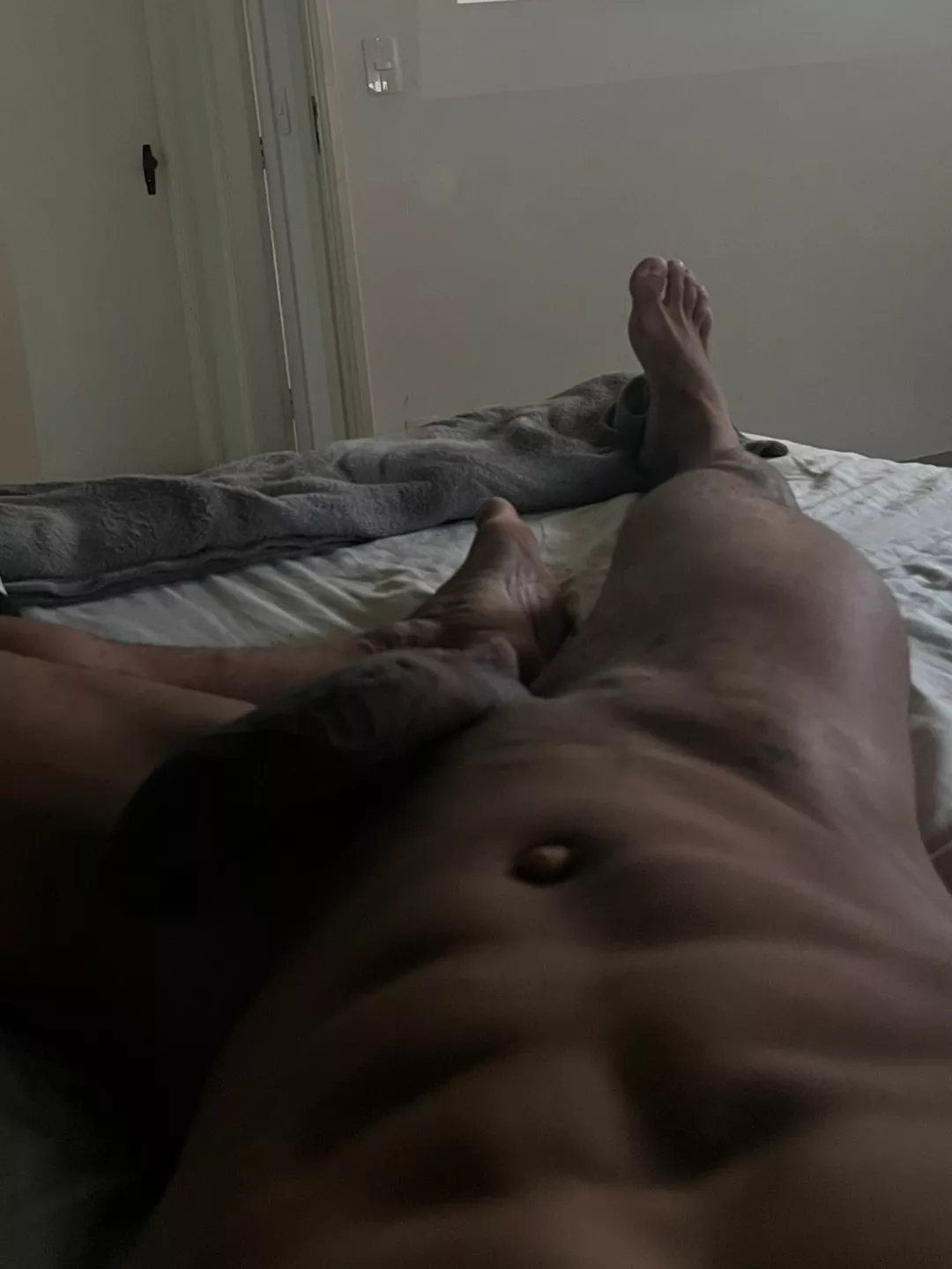 24 looking for smooth ass. Sn lartora24