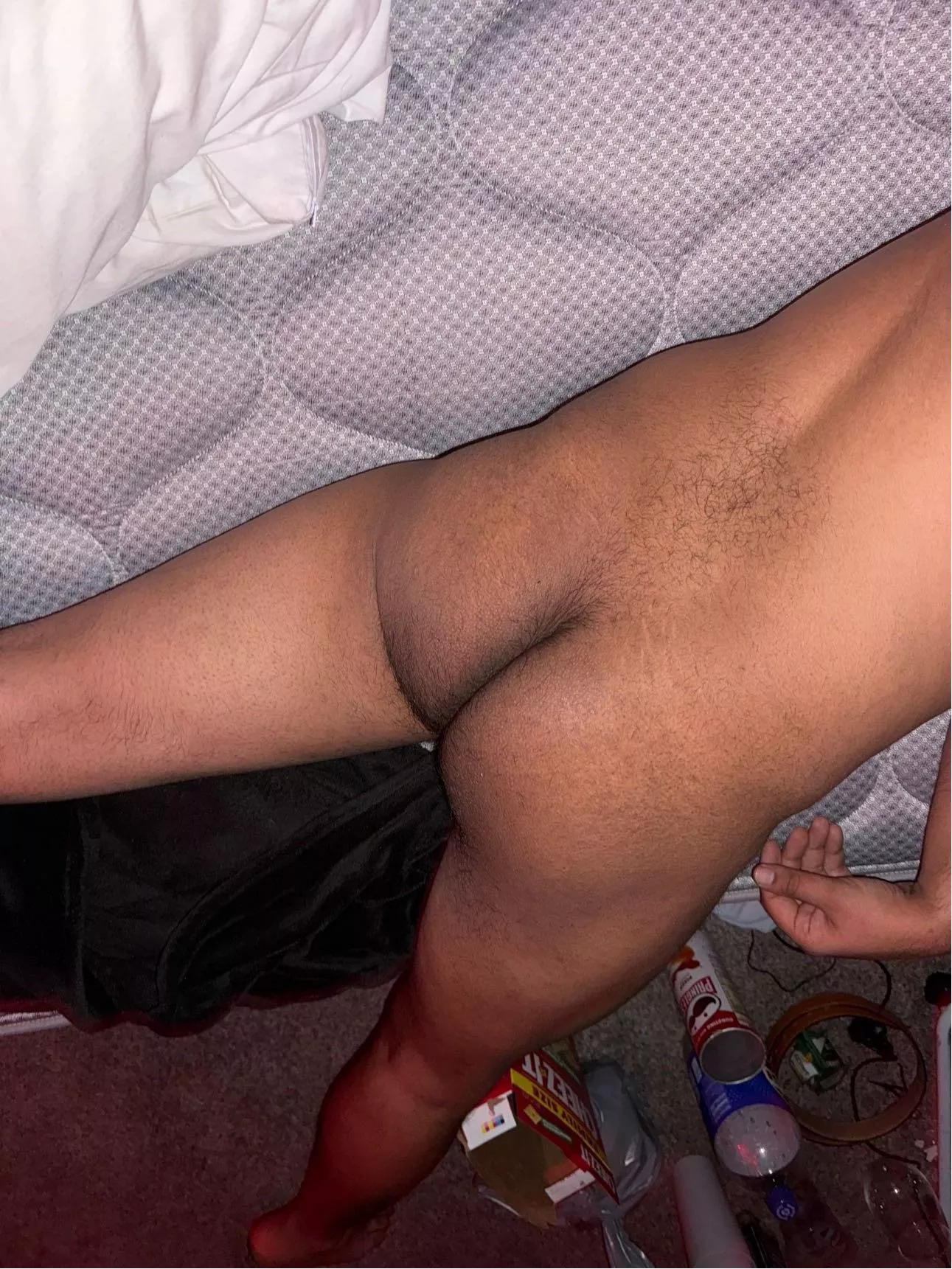 24[M] love to share nudes. Dm for anything