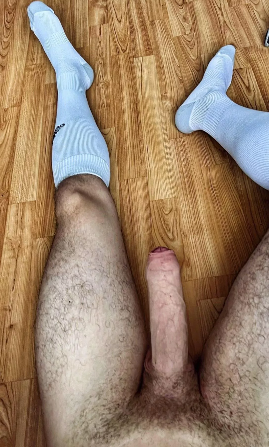 25 hung vers @hgsxld99, white socks+++ spit+++ hung+++ feet+++ dom++