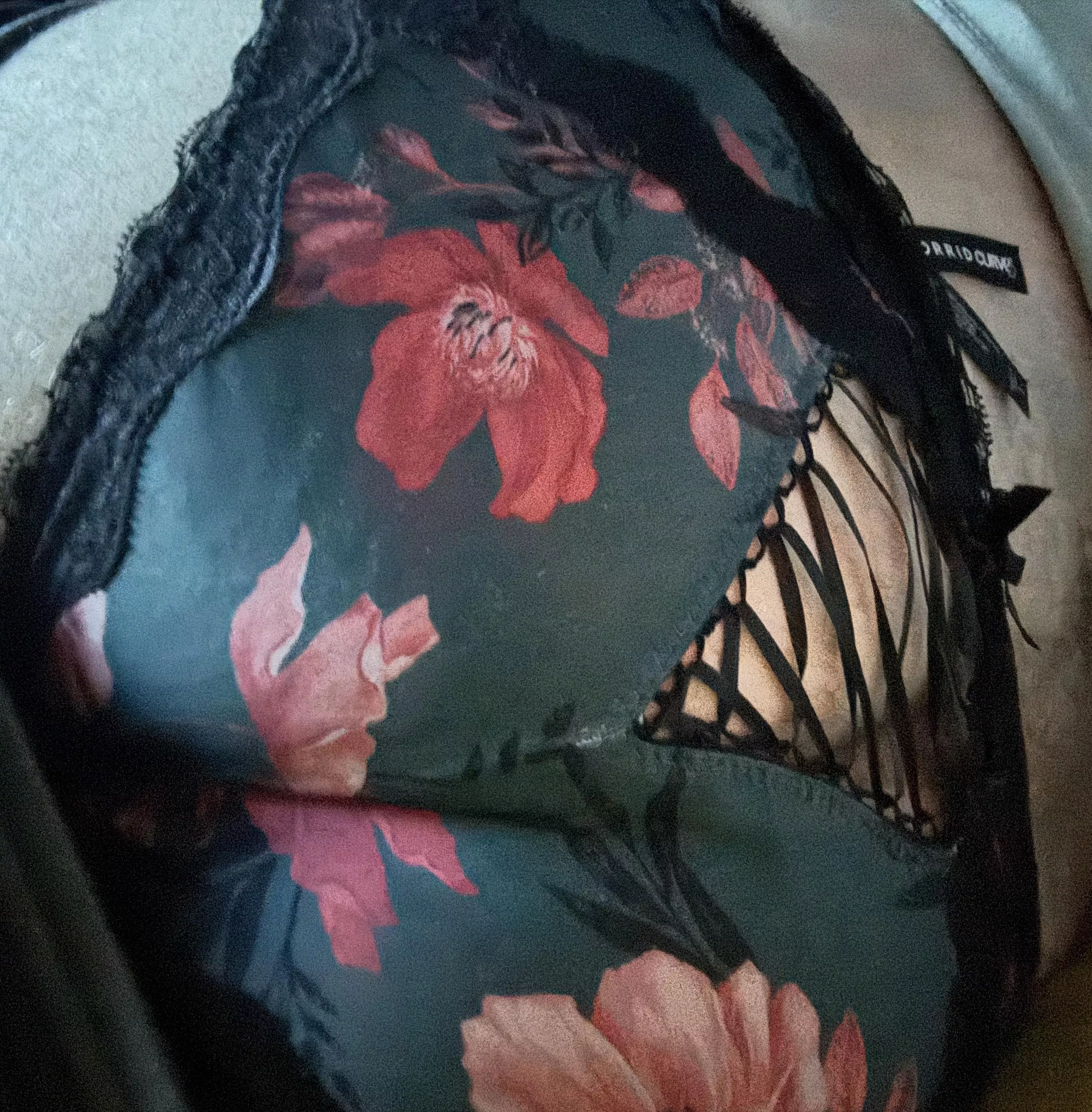 Anyone wanna see what’s under?? 