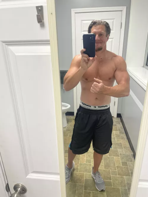 Are tan forearms hotter?