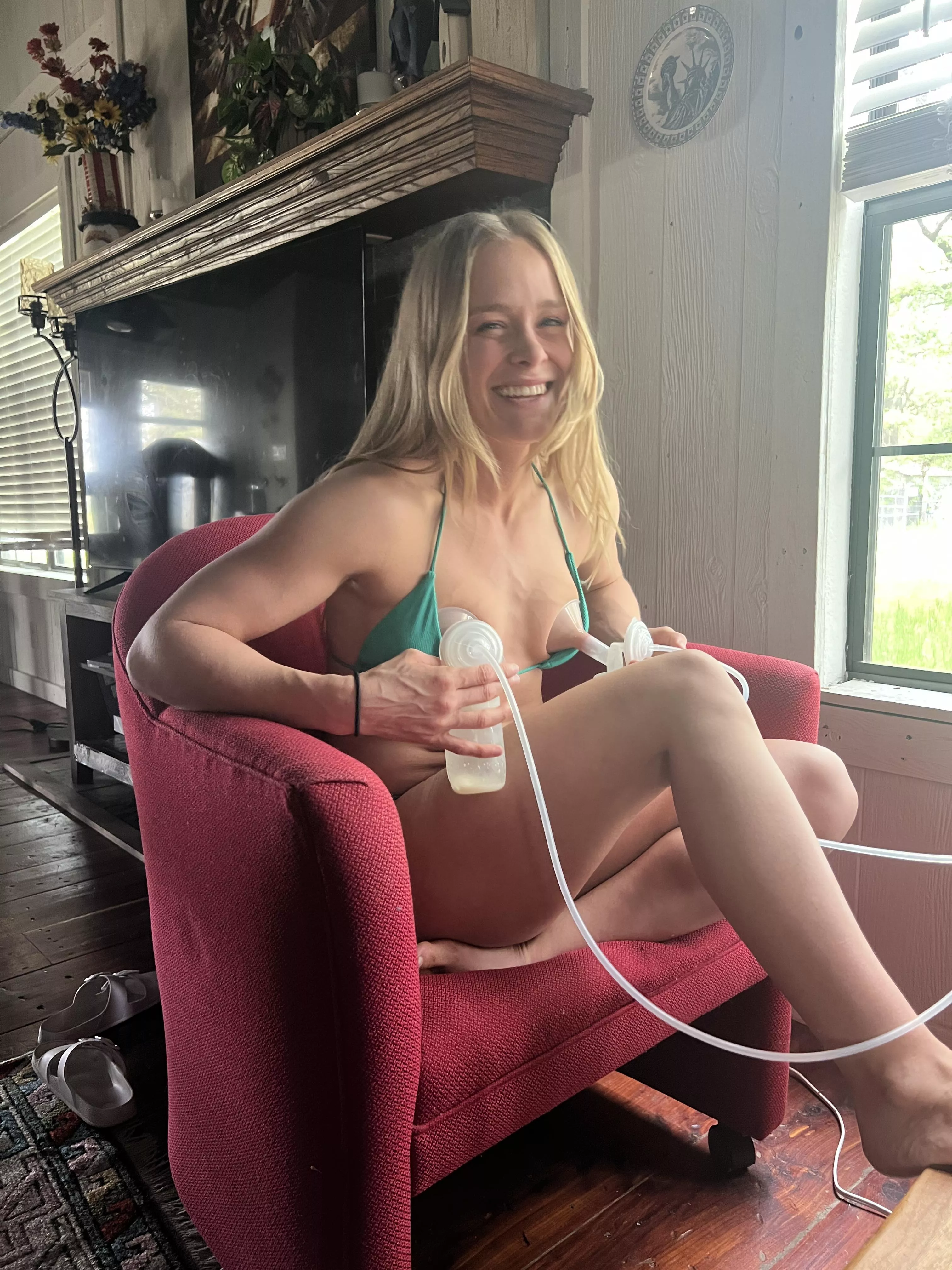 Babe amuses himself taking candid photos of me :p