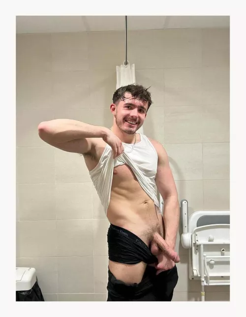 be honest, wpuld you suck me off in the locker room??