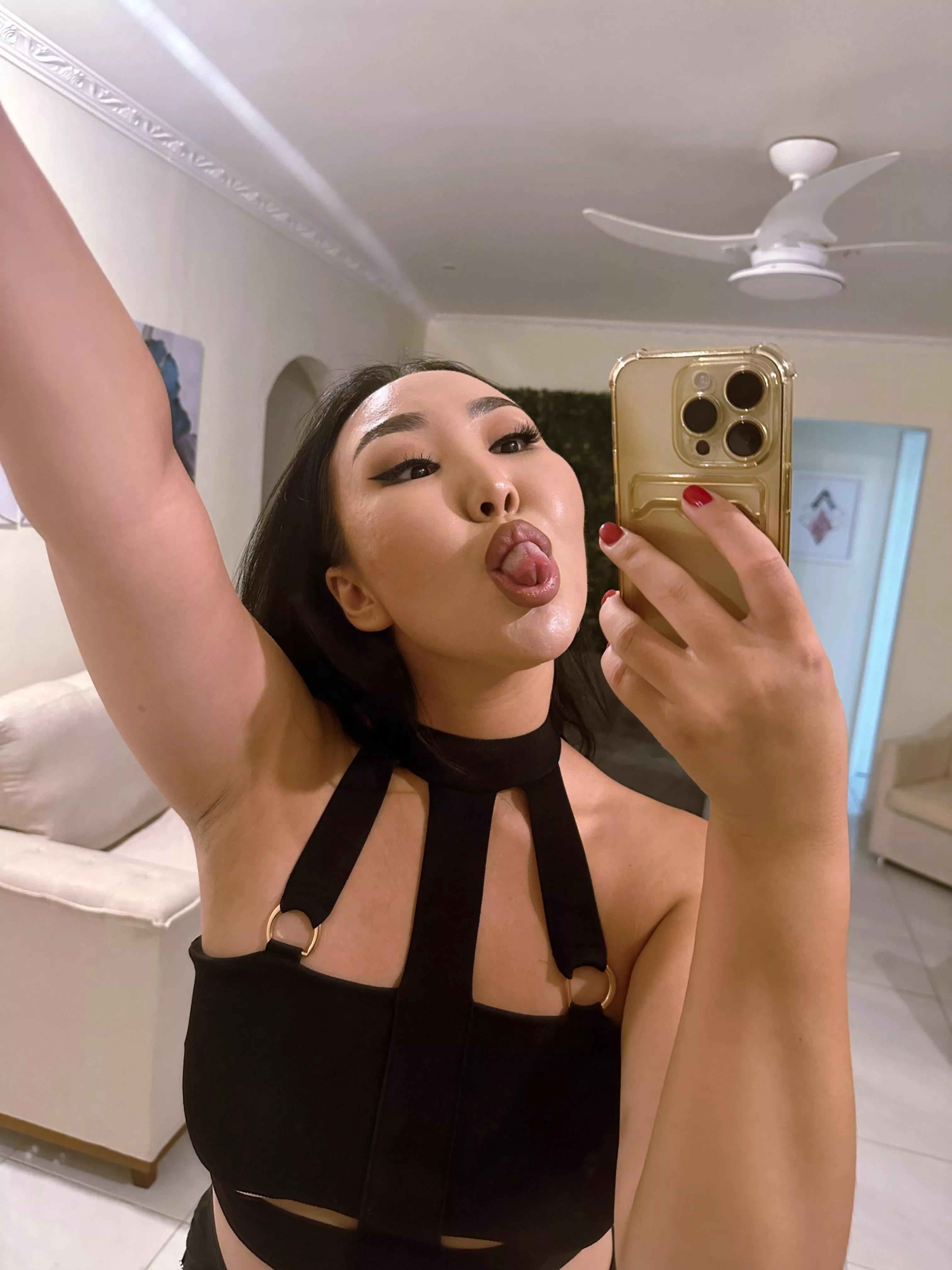 Can we kiss on the first date with tongue?