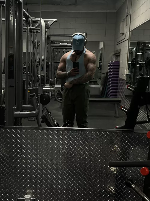 Cub looking for his momma bear 😈