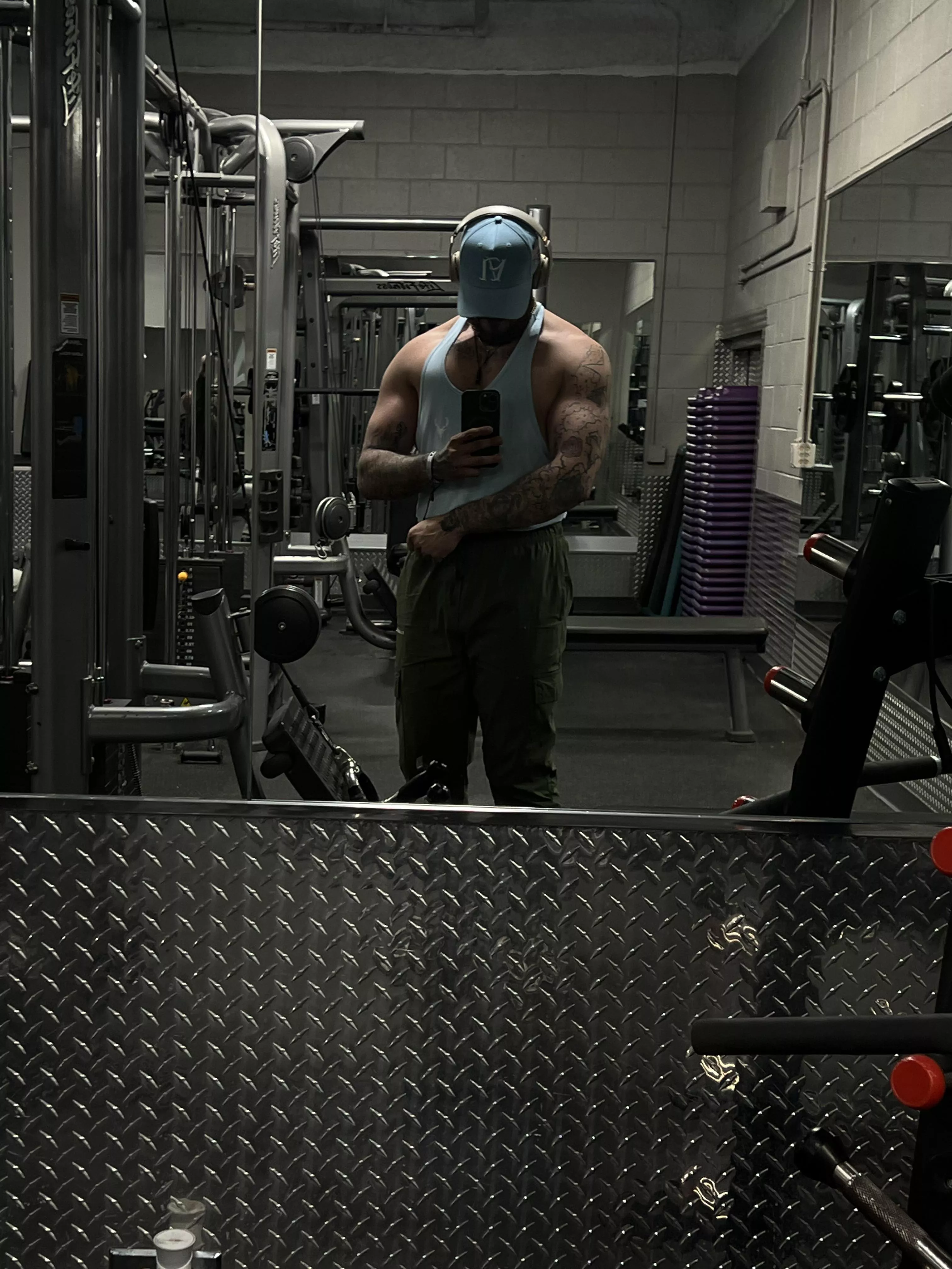 Cub looking for his momma bear 😈