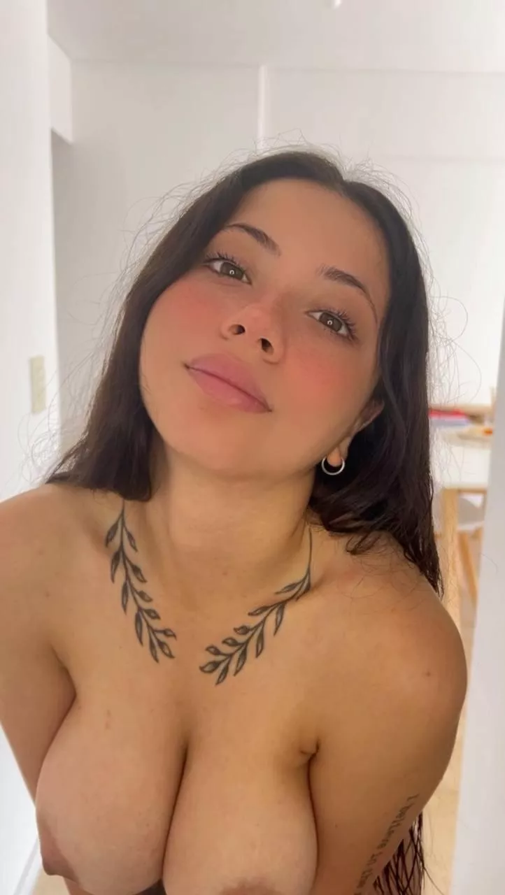 Does older guys into 19yo latinas?