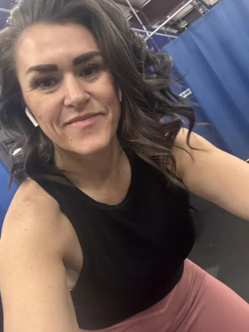 Felt cute doing cardio. Had to document 