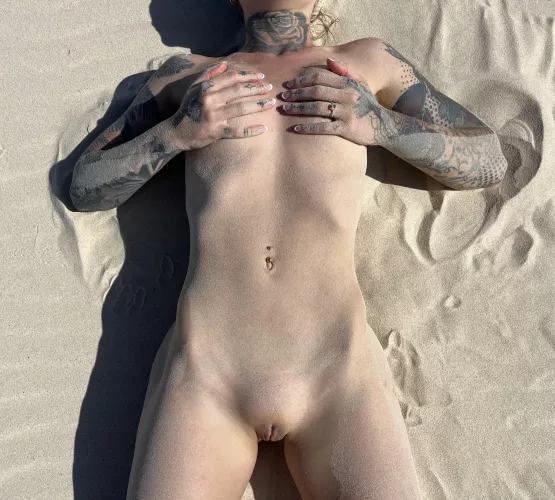 Hard to be sad when you’re naked at the beach ☀️😍