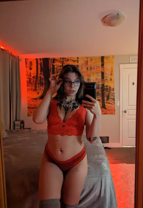 I feel like this is giving sexy Velma, what do you think? [F]