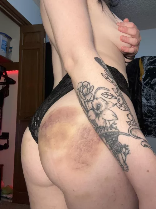I had my first major impact session back in like October and ever since it’s been on my mind consistently. I just love being covered in pretty little bruises. They remind me of a galaxy.