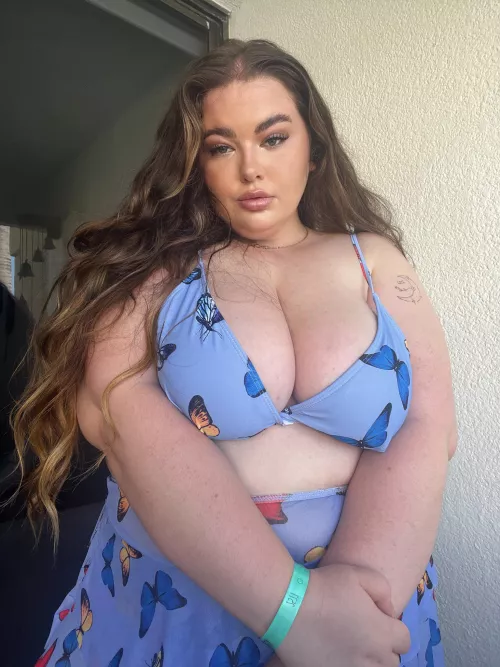 I love showing off my tummy