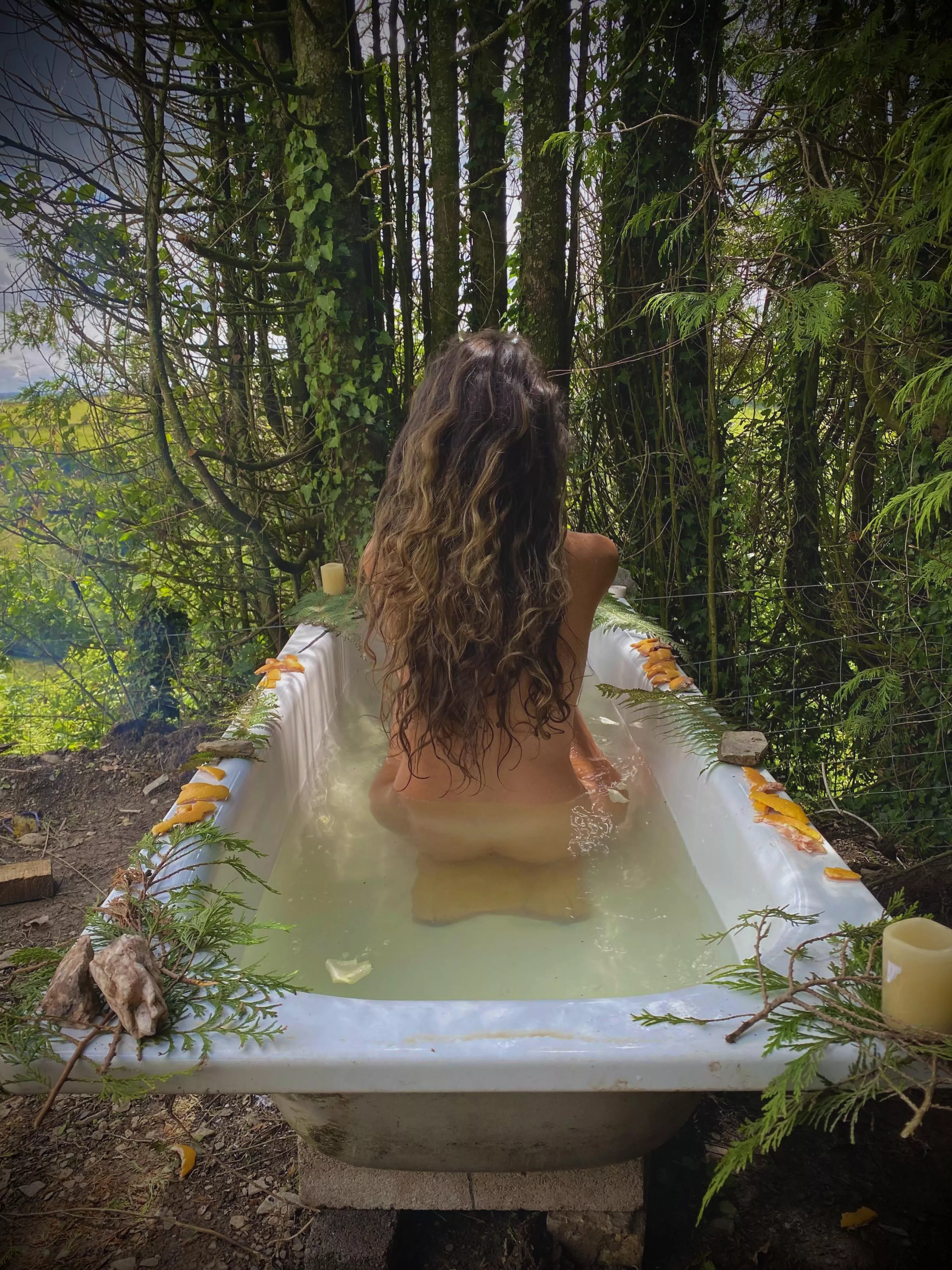 I love this hot tub in our garden. Living off-grid is the best. ❤️‍🔥