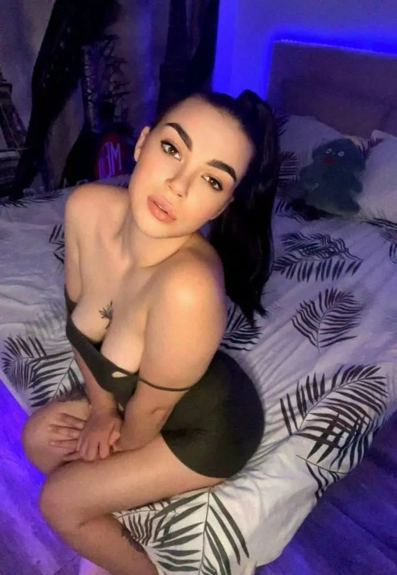 i wanna sit on your dick all day and make u cum in my pussy!