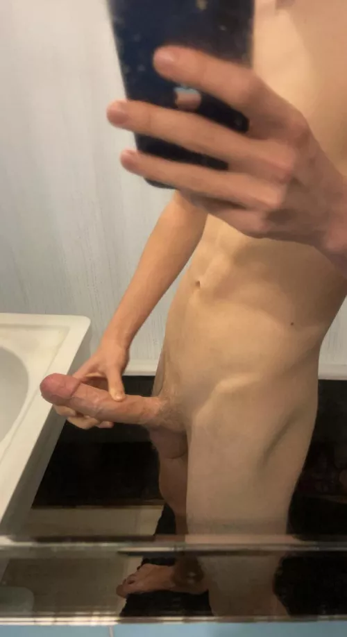 I’m a Twink with a big uncut cock 