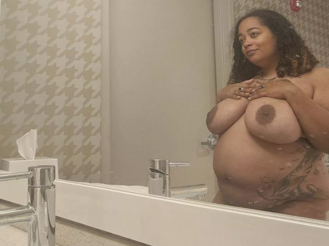 I'm getting so big and can't control my horny emotions anymore! 