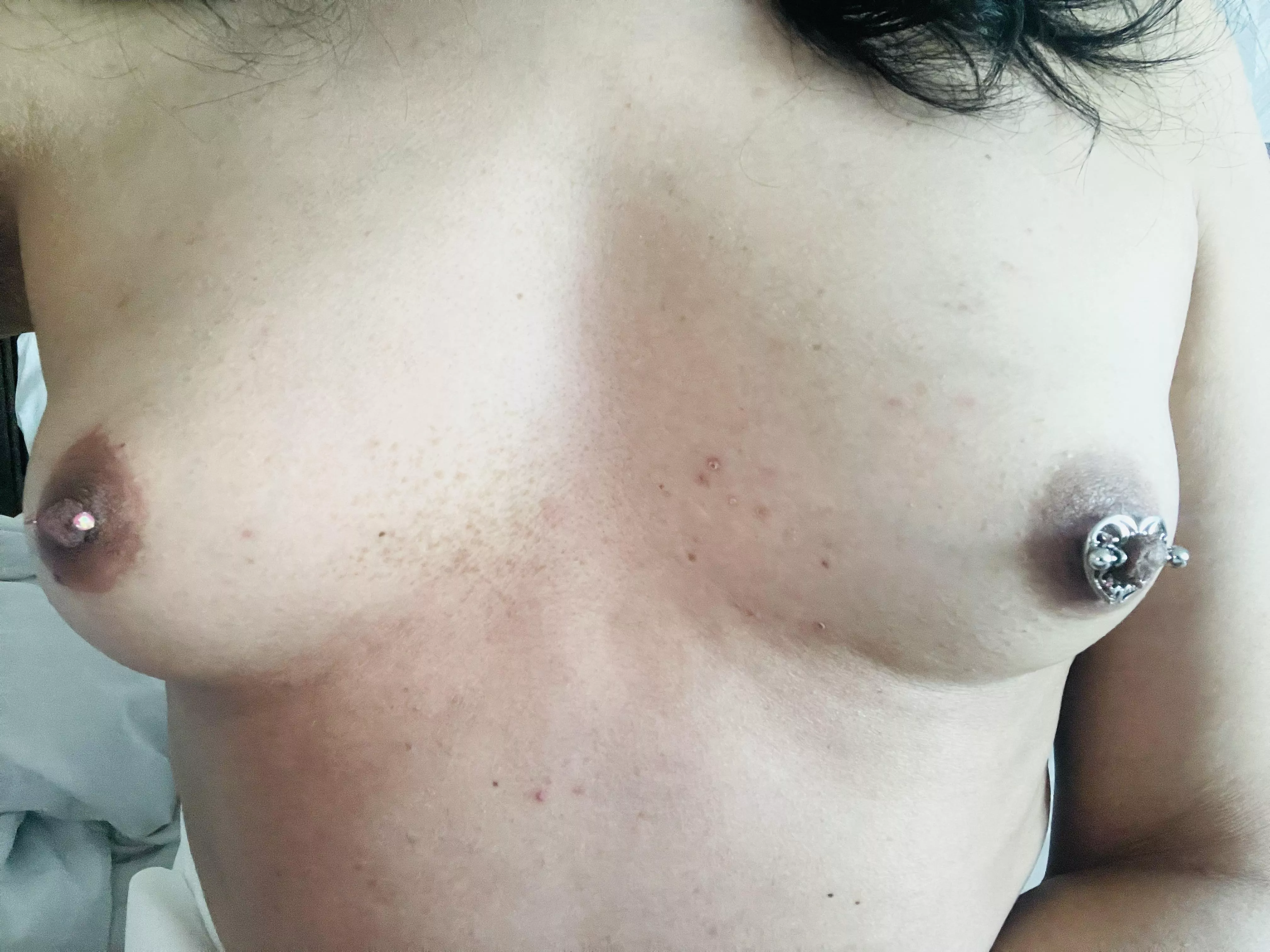 Is mismatched jewelry allowed?