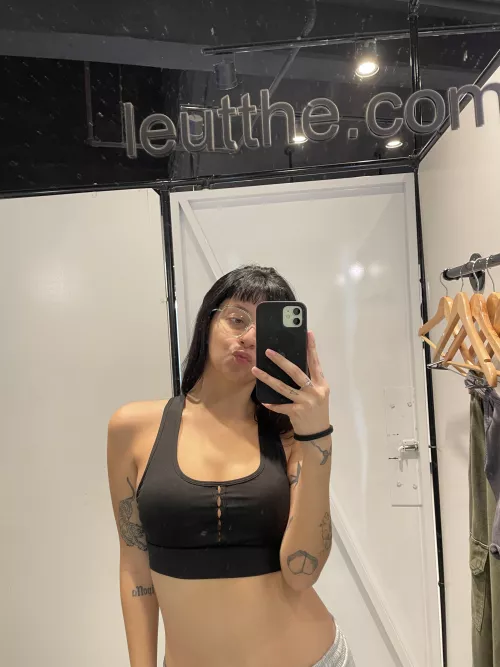 is this a crop top? 💋