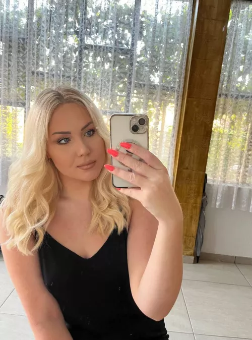 Just a blonde taking a mirror selfie : )