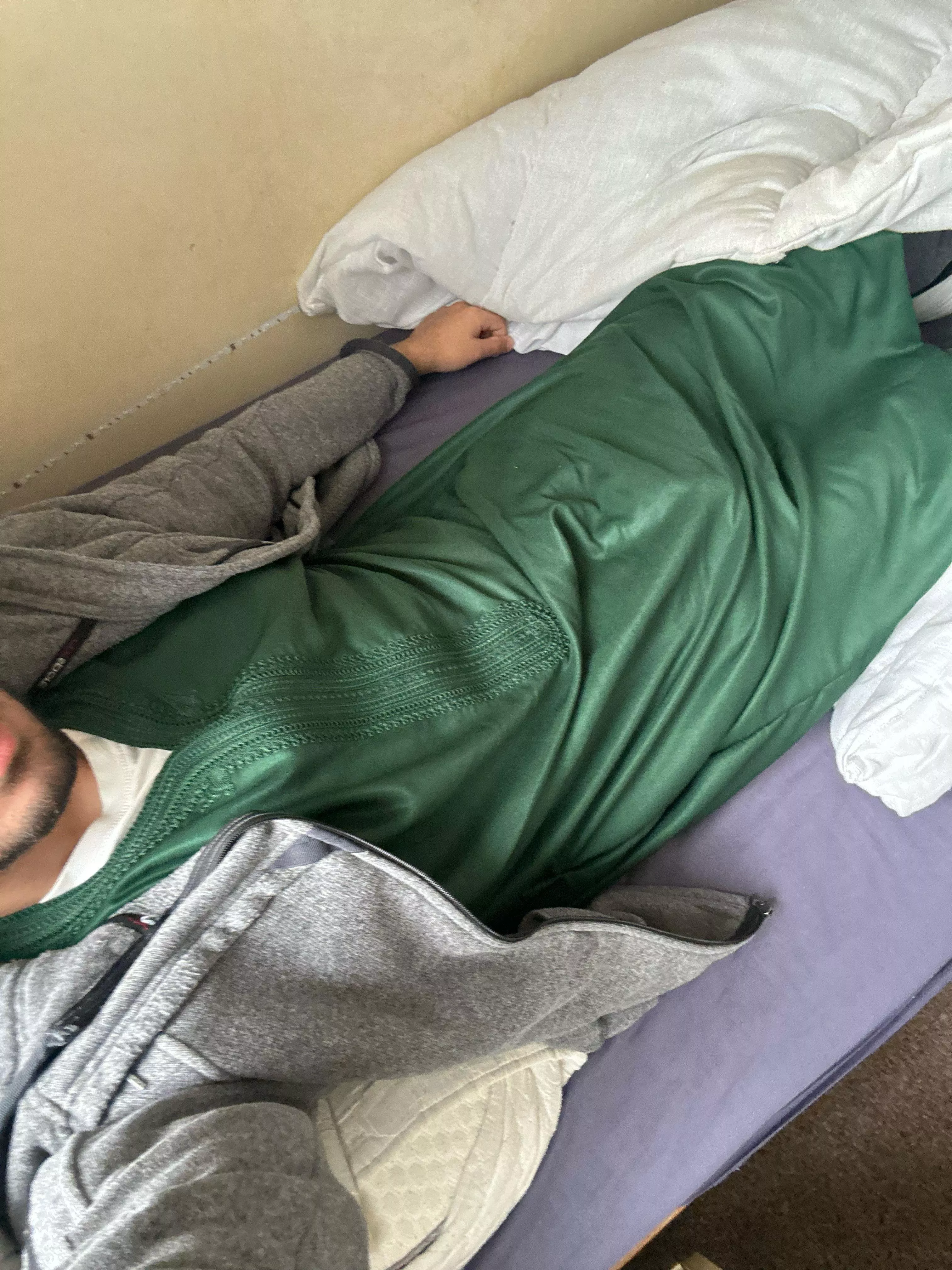 M 21 Muslim feeling slightly horny