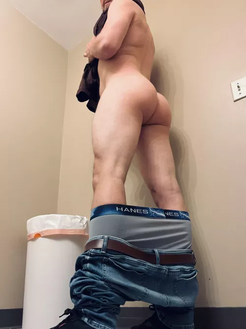 My work bathroom has the best lighting